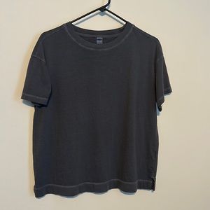 Old Navy gray T-shirt
